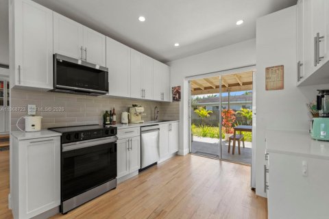 Снять в аренду виллу или дом в Майами, Флорида 3 спальни, 144м2, № 2029815 - фото 16