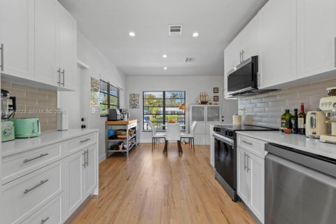 Снять в аренду виллу или дом в Майами, Флорида 3 спальни, 144м2, № 2029815 - фото 17