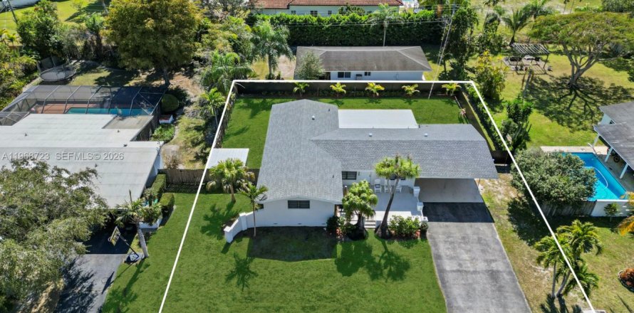 Дом в Майами, Флорида 3 спальни, 144м2 № 2029815