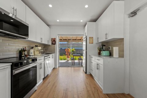 Снять в аренду виллу или дом в Майами, Флорида 3 спальни, 144м2, № 2029815 - фото 15