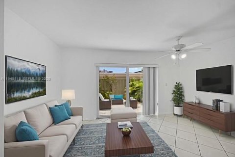 Townhouse in Lauderdale-by-the-Sea, Florida 2 bedrooms, 139.35 sq.m. № 2005558 - photo 4