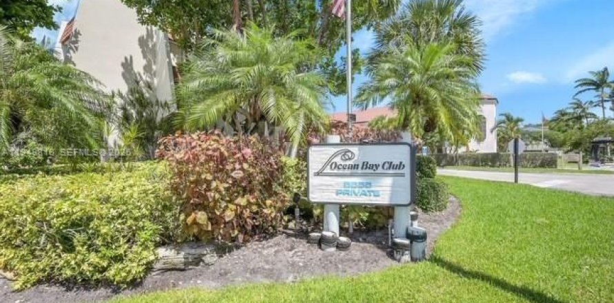 Townhouse in Lauderdale-by-the-Sea, Florida 2 bedrooms, 139.35 sq.m. № 2005558