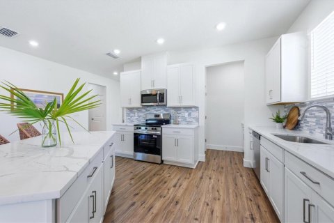 Villa ou maison à vendre à Port Charlotte, Floride: 4 chambres, 240.34 m2 № 2131437 - photo 7