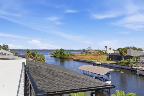 Villa ou maison à vendre à Port Charlotte, Floride: 4 chambres, 240.34 m2 № 2131437 - photo 29