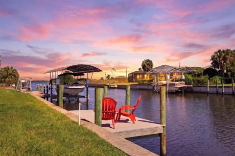 Villa ou maison à vendre à Port Charlotte, Floride: 4 chambres, 240.34 m2 № 2131437 - photo 3
