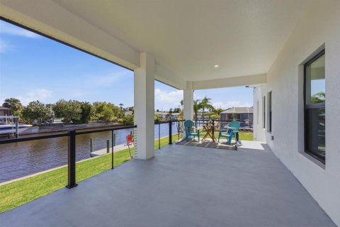Villa ou maison à vendre à Port Charlotte, Floride: 4 chambres, 240.34 m2 № 2131437 - photo 12
