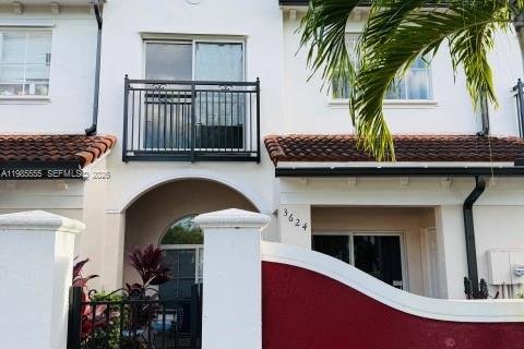 Adosado en Lauderdale Lakes, Florida 2 dormitorios, 113.99 m2 № 2044774