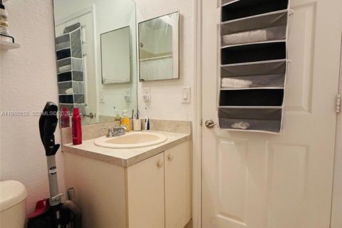 Adosado en venta en Lauderdale Lakes, Florida, 2 dormitorios, 113.99 m2 № 2044774 - foto 17