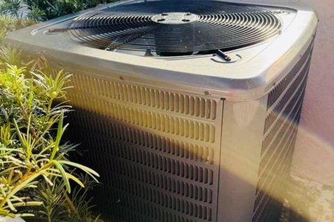 Adosado en venta en Lauderdale Lakes, Florida, 2 dormitorios, 113.99 m2 № 2044774 - foto 28