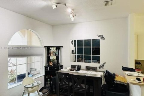 Adosado en venta en Lauderdale Lakes, Florida, 2 dormitorios, 113.99 m2 № 2044774 - foto 9