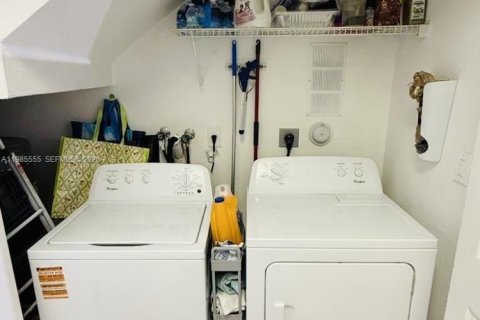 Adosado en venta en Lauderdale Lakes, Florida, 2 dormitorios, 113.99 m2 № 2044774 - foto 8