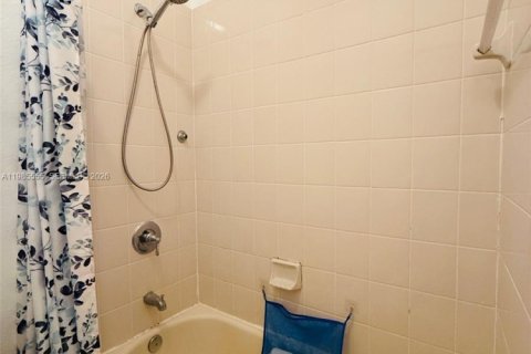 Adosado en venta en Lauderdale Lakes, Florida, 2 dormitorios, 113.99 m2 № 2044774 - foto 23