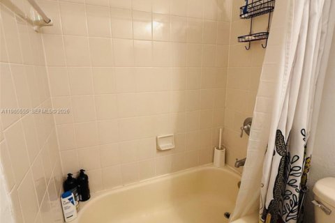 Adosado en venta en Lauderdale Lakes, Florida, 2 dormitorios, 113.99 m2 № 2044774 - foto 20