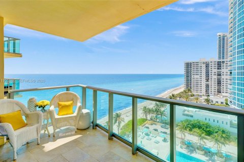 Студия в кондо в Холливуд, Флорида № 2009950