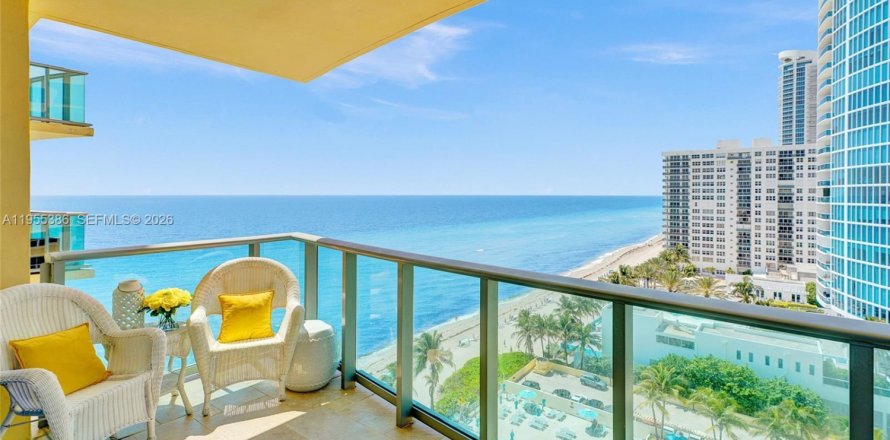 Студия в кондо в Холливуд, Флорида № 2009950