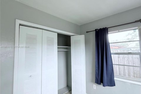 House in Fort Lauderdale, Florida 2 bedrooms, 146.88 sq.m. № 2043149 - photo 8