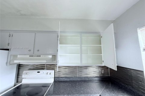 House in Fort Lauderdale, Florida 2 bedrooms, 146.88 sq.m. № 2043149 - photo 3