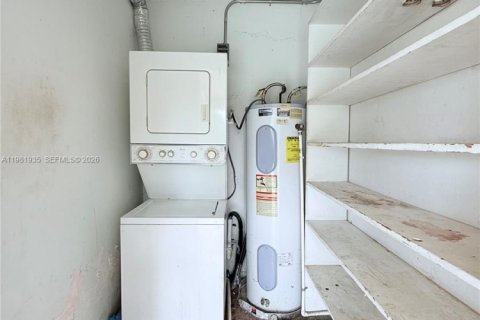 House in Fort Lauderdale, Florida 2 bedrooms, 146.88 sq.m. № 2043149 - photo 11