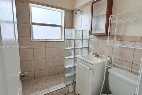 House in Fort Lauderdale, Florida 2 bedrooms, 146.88 sq.m. № 2043149 - photo 12