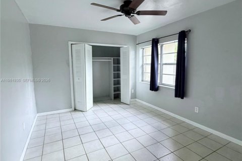 House in Fort Lauderdale, Florida 2 bedrooms, 146.88 sq.m. № 2043149 - photo 9