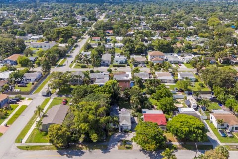 House in Hollywood, Florida 3 bedrooms, 116.69 sq.m. № 2030989 - photo 30