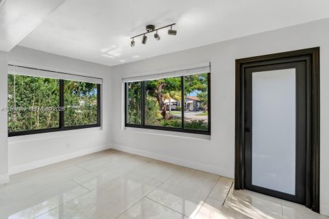 House in Hollywood, Florida 3 bedrooms, 116.69 sq.m. № 2030989 - photo 11