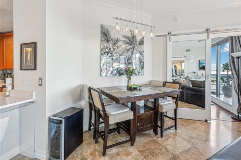 Condo in Tampa, Florida, 2 bedrooms  № 1323535 - photo 9