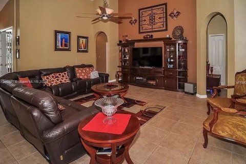 Villa ou maison à vendre à Orlando, Floride: 4 chambres № 1954125 - photo 9