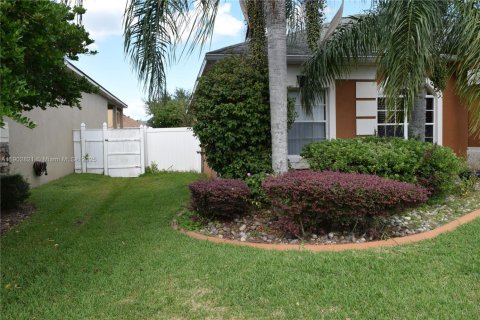 Villa ou maison à vendre à Orlando, Floride: 4 chambres № 1954125 - photo 4