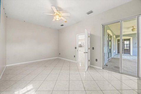 House in Clermont, Florida 4 bedrooms, 280.19 sq.m. № 2219028 - photo 11