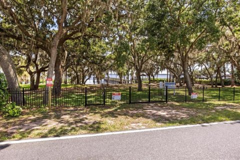 House in Clermont, Florida 4 bedrooms, 280.19 sq.m. № 2219028 - photo 21