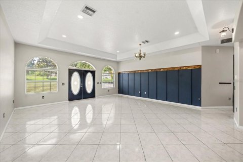 House in Clermont, Florida 4 bedrooms, 280.19 sq.m. № 2219028 - photo 4