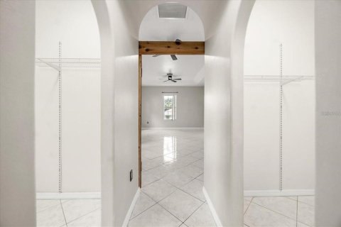 House in Clermont, Florida 4 bedrooms, 280.19 sq.m. № 2219028 - photo 16