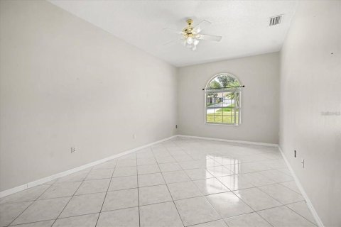 House in Clermont, Florida 4 bedrooms, 280.19 sq.m. № 2219028 - photo 14