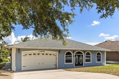 House in Clermont, Florida 4 bedrooms, 280.19 sq.m. № 2219028 - photo 2