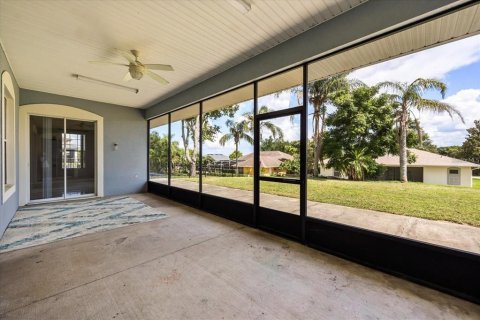 House in Clermont, Florida 4 bedrooms, 280.19 sq.m. № 2219028 - photo 20