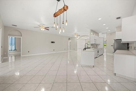 House in Clermont, Florida 4 bedrooms, 280.19 sq.m. № 2219028 - photo 8
