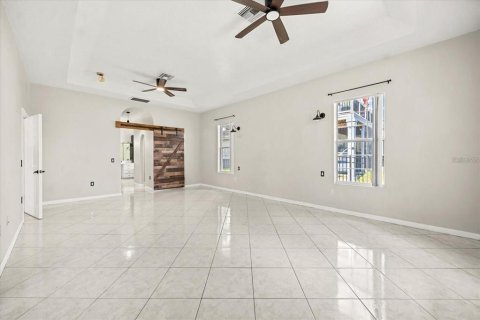 House in Clermont, Florida 4 bedrooms, 280.19 sq.m. № 2219028 - photo 10