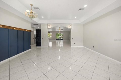 House in Clermont, Florida 4 bedrooms, 280.19 sq.m. № 2219028 - photo 5