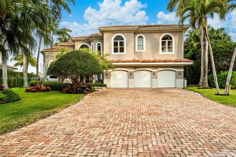 House in Hollywood, Florida 6 bedrooms, 452.25 sq.m. № 1768878 - photo 2