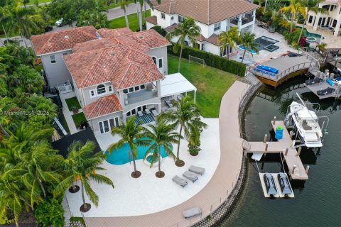 House in Hollywood, Florida 6 bedrooms, 452.25 sq.m. № 1768878 - photo 13