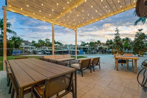 House in Hollywood, Florida 6 bedrooms, 452.25 sq.m. № 1768878 - photo 22