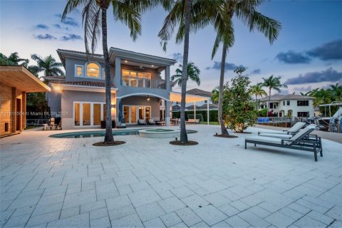 House in Hollywood, Florida 6 bedrooms, 452.25 sq.m. № 1768878 - photo 21