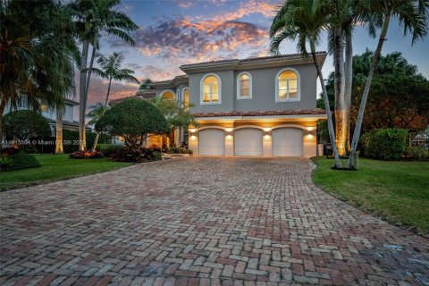 House in Hollywood, Florida 6 bedrooms, 452.25 sq.m. № 1768878 - photo 3