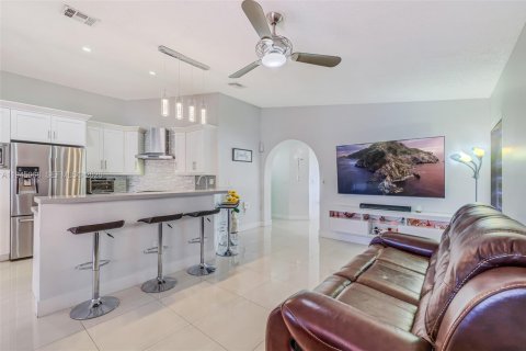 Casa en venta en Miami, Florida, 4 dormitorios, 174.19 m2 № 2001849 - foto 16