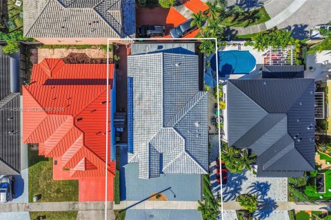 Casa en venta en Miami, Florida, 4 dormitorios, 174.19 m2 № 2001849 - foto 4