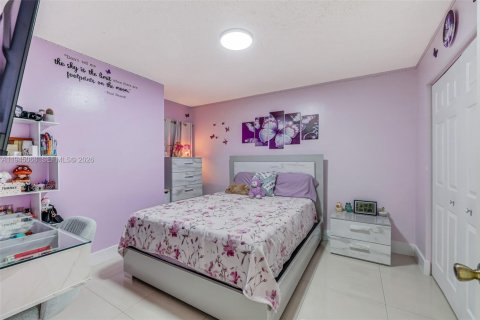 Casa en venta en Miami, Florida, 4 dormitorios, 174.19 m2 № 2001849 - foto 29