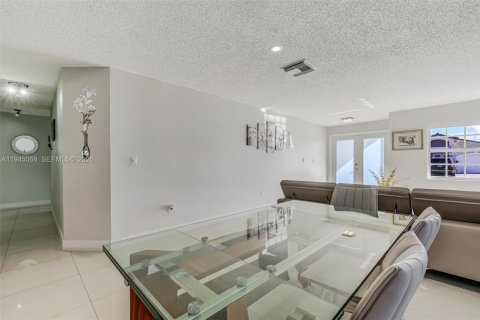 Casa en venta en Miami, Florida, 4 dormitorios, 174.19 m2 № 2001849 - foto 11