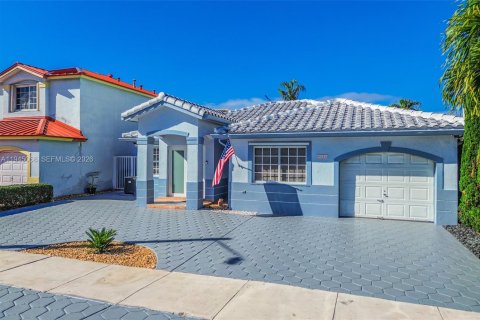 Casa en venta en Miami, Florida, 4 dormitorios, 174.19 m2 № 2001849 - foto 2