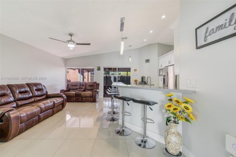 Casa en venta en Miami, Florida, 4 dormitorios, 174.19 m2 № 2001849 - foto 13